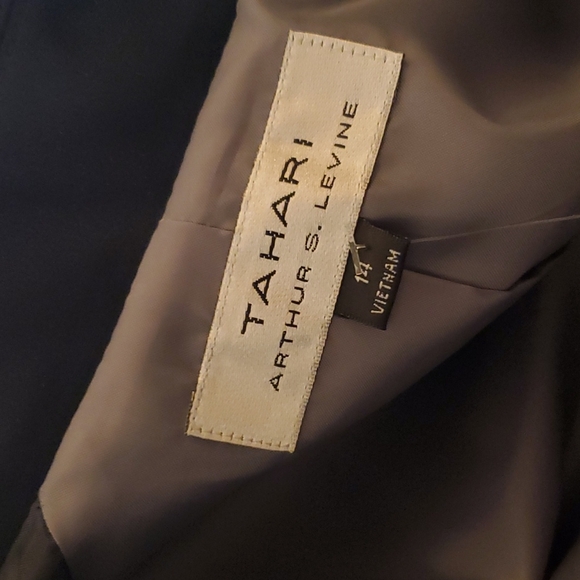 Tahari sz 14 navy suit - Picture 4 of 6